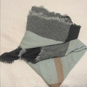 D&Y Gray and Blue Colorblock Scarf